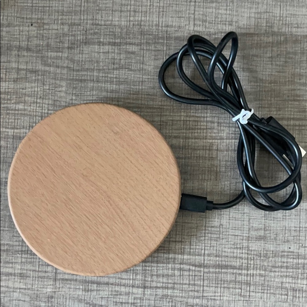 Wireless rubberized wood charging pad - Picture 5 of 6